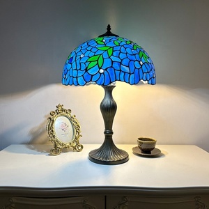 Lámpara de Mesa LED Flexible LongHuiJing de 16 Pulgadas con Pantalla de Vidrio Tintado Azul Púrpura Wisteria, E26, Estilo Rústico Retro - Product Image 1