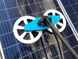 7.5m Water-<b>Powered</b> Solar Cleaning Dual-Head <b>Brush</b>, Green Power Source - Product Image 3