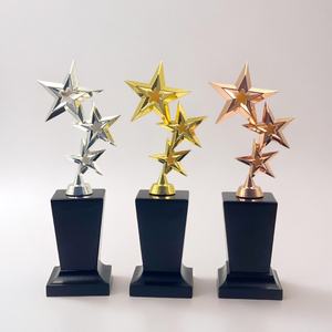 Trofei in Metallo Personalizzabili a Forma di Stella Dorata con Base in Legno, Premi per Assicurazioni - Product Image 5