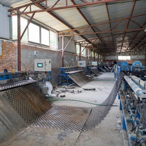 Clôture en treillis métallique cyclonique tissé en acier galvanisé pour ferme et champ - Product Image 6