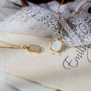 Colliers élégants en gros, hypoallergéniques, en acier inoxydable, avec pendentifs coquillages, pour femmes/hommes - Product Image 3