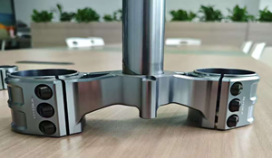 Colonne de direction triple fixation haut-bas pour fourche de moto Surron Hawk31 Hawk32 et amortisseur arrière - Product Image 3