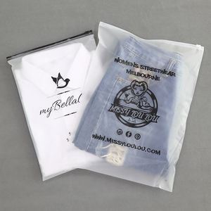 Sacs d'emballage en polyéthylène givré personnalisés avec votre logo, fermeture éclair, sacs auto-scellants mats pour vêtements - Product Image 5