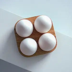 木製の卵ホルダー素朴なクルミ木製の卵トレイは、収納またはディスプレイ用のキッチンのカウンタートップまたは冷蔵庫に12個の卵を保持します