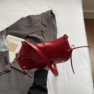 Sac à bandoulière multifonctionnel Bow Underarm en cuir PU avec doublure en polyester, sac fourre-tout tendance pour femme - Product Image 5