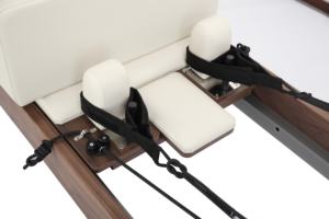 Reformer de Pilates Comercial con Marco de Madera de Nogal, Modelo Personalizable OEM/ODM AM-200R para Estudios de Pilates - Product Image 4