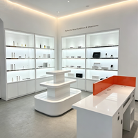 Vitrine d'îlot pour magasin de détail avec finition laquée imitation bois pour cosmétiques, chaussures, sacs, électronique, vaisselle, artisanat