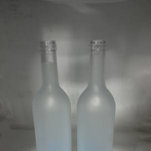 Prix de gros Personnalisé 750ml <span class=keywords><strong>Bouteille</strong></span> en verre dépoli <span class=keywords><strong>75cl</strong></span> <span class=keywords><strong>Bouteille</strong></span> de <span class=keywords><strong>vin</strong></span> rouge en verre <span class=keywords><strong>vide</strong></span> avec bouchon en liège <span class=keywords><strong>Bouteille</strong></span> en verre de <span class=keywords><strong>vin</strong></span> - Product Image 3