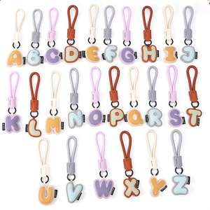 พวงกุญแจ<span class=keywords><strong>หนัง</strong></span>น่ารักสำหรับเป็นของขวัญพวงกุญแจอุปกรณ์เสริมสำหรับกระเป๋ามีตัวอักษร26ตัวอักษร - Product Image 3