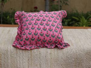 Housse de coussin en lin imprimé floral noir, motif foncé, esthétique, botanique, artisanale, style campagnard - Product Image 5