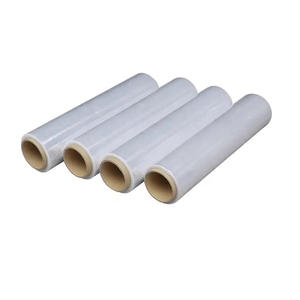 Film étirable en plastique noir pour palettes, en LLDPE, enroulé en rouleau - Product Image 1