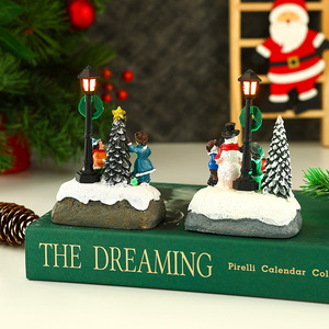 Noël <span class=keywords><strong>boule</strong></span> <span class=keywords><strong>de</strong></span> <span class=keywords><strong>neige</strong></span> lumière LED <span class=keywords><strong>neige</strong></span> maison résine lumineuse <span class=keywords><strong>Village</strong></span> maison paysage scène noël nouvel an décoration <span class=keywords><strong>de</strong></span> bureau - Product Image 4