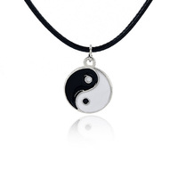 Collier pendentif Yin Yang en alliage de Zinc, amulette en métal émaillé, collier pendentif tai ji