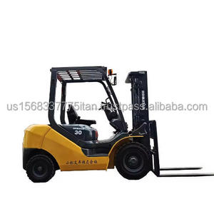 Montacargas KOMATSU FD30T-17 FD30T Usado de 3 Toneladas, Original de Japón, con Desplazador Lateral, en Venta - Product Image 1