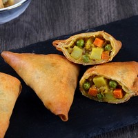 Spring Roll Beku Premium Segitiga - Camilan Samosa Kari Sayuran Renyah untuk Grosir, Restoran & Eceran