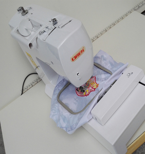 Baby Lock <span class=keywords><strong>Destiny</strong></span> <span class=keywords><strong>2</strong></span> II Machine à coudre-broder-quilting pour ordinateur RN-13520 - Product Image 5