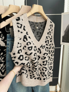 Chaleco de punto con estampado de leopardo y cuello en V para mujer, suelto, sin mangas, estilo vintage, suave, para capas informales, venta al por mayor - Product Image 4
