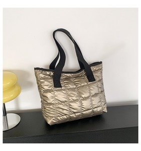 New Design Cotton Quilted Puffer Bag Women Quilted Handbags Custom Winter Ladies Quilted <b>Tote</b> Handbag - Product Image 3