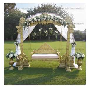 Exquisita Jhoola de Boda Tallada en Oro, Columpio Nupcial Tradicional Indio para Decoración de Haldi y Mehndi - Product Image 1