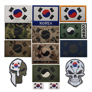 さまざまなスタイルの機械刺繍入り韓国国旗アームバンド背面にフックループ留め具付き - Product Image 1