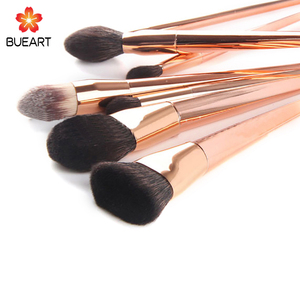 DailyQueen ensemble de pinceaux de maquillage professionnel pour femmes 8 pièces pinceaux de beauté en placage en forme de coeur en or rose utilisés avec le blaireau - Product Image 4