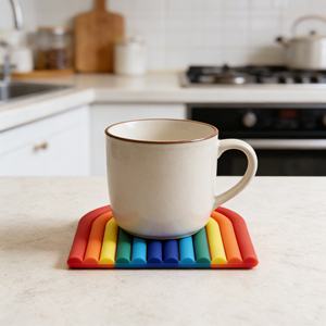 แผ่นรองกันความร้อนสำหรับหม้อและจานร้อน ลายรุ้งน่ารัก ทำจากซิลิโคน ยางซิลิโคน พีวีซี ใช้รองแก้วและจาน - Product Image 3