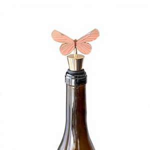 Compre en línea tapones de metal con forma de mariposa para sellar botellas de champán y vino con diseños personalizados - Product Image 1
