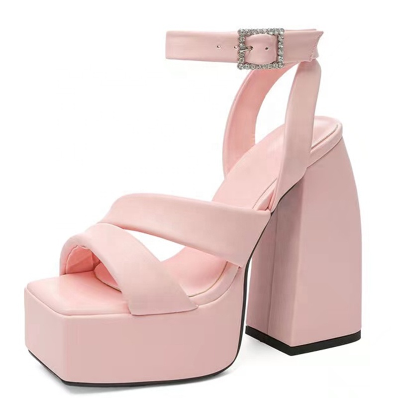 SANDALIAS MUY ALTAS EN GAMUZA NEGRA MUY ELEGANTE VIENEN A DESCUBRIRLAS EN  LAS ALEGRÍAS ITALIANAS.
