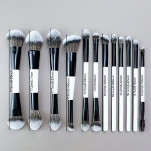 Ensemble de pinceaux de <span class=keywords><strong>maquillage</strong></span> de beauté à double extrémité <span class=keywords><strong>pour</strong></span> femmes avec correcteur moyen petits pinceaux de contour outils de produits de beauté <span class=keywords><strong>pour</strong></span> le visage <span class=keywords><strong>pour</strong></span> femmes - Product Image 1