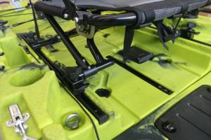 Kayak modulaire monoplace VK-45 de 2,5 mètres avec système à deux pédales, coque de petite taille de haute qualité en matériau HDPE pour la pêche - Product Image 4