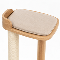 Arbre à chat en bois naturel avec poteaux à gratter en sisal, tour à chat multi-niveaux avec coussins pour chats d'intérieur