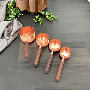 Juego <span class=keywords><strong>de</strong></span> 4 Tazas Medidoras <span class=keywords><strong>de</strong></span> Acero Inoxidable con Baño <span class=keywords><strong>de</strong></span> Oro Rosa y Cobre, con Mango <span class=keywords><strong>de</strong></span> Nogal, un Éxito <span class=keywords><strong>de</strong></span> Ventas para su Cocina. - Product Image 3