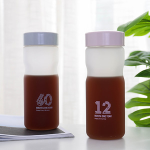 Botella de agua deportiva originalmente esmerilada de 500 ml, libre de BPA, portátil, redonda, de plástico, para uso en exteriores, ideal para regalo. - Product Image 1