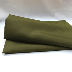 Tissu Oxford en polyester 600D*68T vert olive avec traitement hydrofuge pour le bricolage, les équipements de voyage, les housses de protection de tentes et la tapisserie - Product Image 3