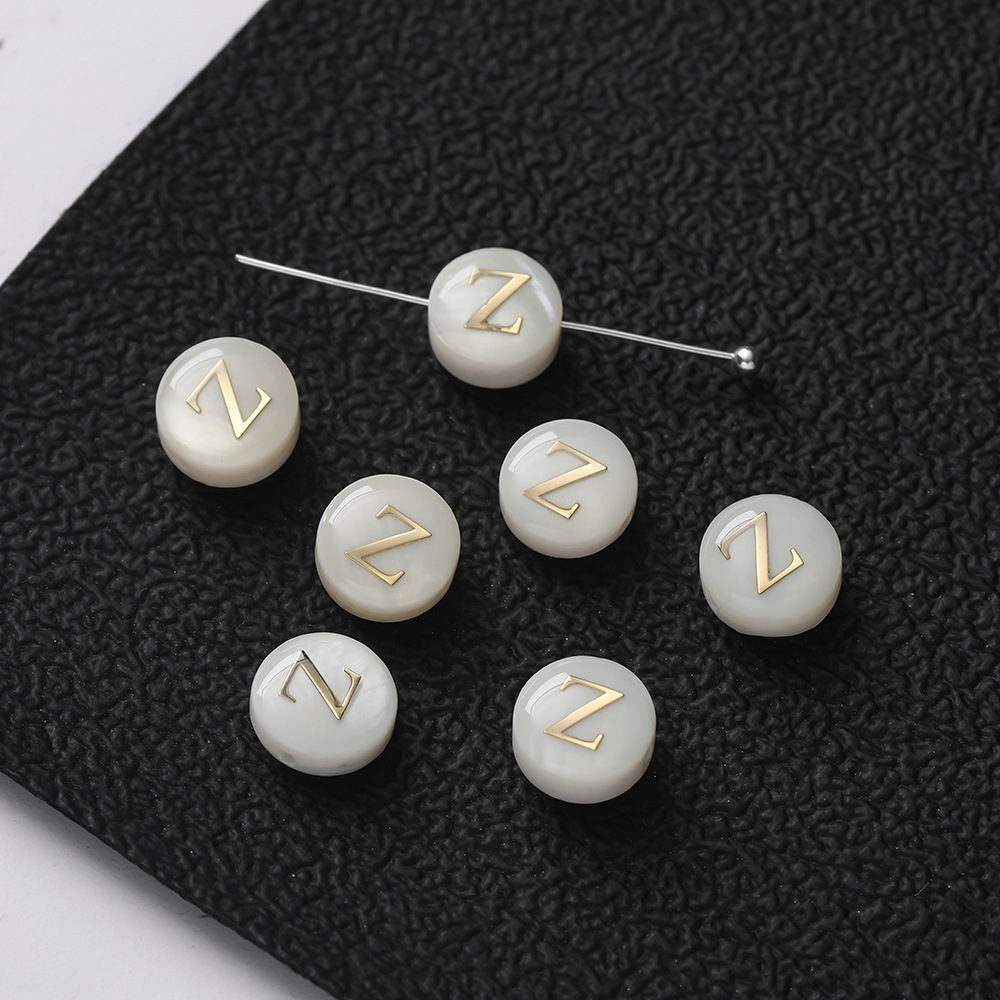 Perles de lettres en coquillages -- Z