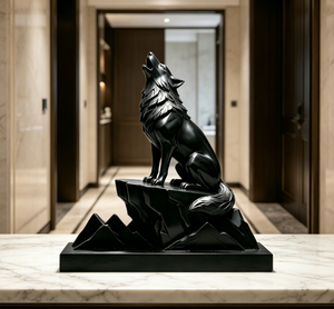 Lune hurlante, sommet azuré : sculpture abstraite de <span class=keywords><strong>loup</strong></span> noir au fini miroir. Cette sculpture a été sculptée et coulée par Bozhiyi. - Product Image 6