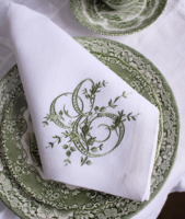 Serviettes brodées vertes en lin blanc de haute qualité pour la maison et les mariages – Offre spéciale