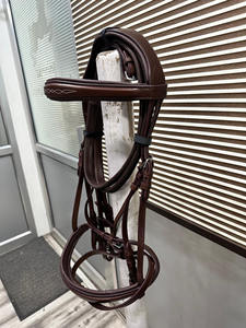 Brida de equitación de cuero importado de alta calidad, soporte esencial para piernas para carreras de caballos - Product Image 5