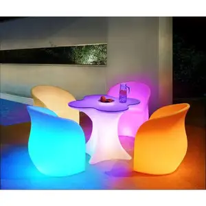 Set di mobili da esterno luminosi ricaricabili in plastica IP68 per giardino