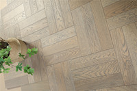 Parquet en bois d'ingénierie à chevrons de qualité supérieure Planchers en bois dur à usage familial Plancher en bois de chêne à épaisseur personnalisée