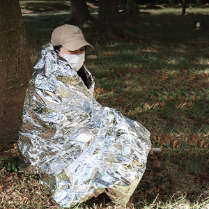 Mantas impermeables compactas térmicas Mylar plateadas de emergencia para botiquines de primeros auxilios Equipo de desastres naturales