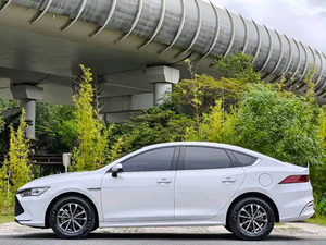 รถยนต์มือสอง BYD Qin PLUS DM-i Glory 55KM ปี 2024 ราคาถูก โปรโมชั่นร้อนแรง รถยนต์ไฟฟ้าปลั๊กอินไฮบริด BYD สำหรับส่งออก - Product Image 4