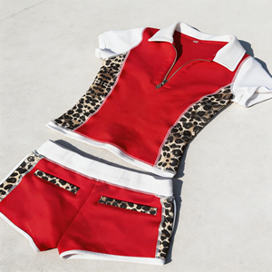 Ensemble deux pièces sportif pour femme, veste à col polo et short imprimé léopard, faible MOQ personnalisé, pour l'été et le quotidien - Product Image 3