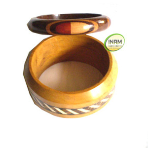 Brazaletes de madera hechos a mano hermosos y de diseñador Recién llegado/Brazaletes de moda de madera para mujer - Product Image 1