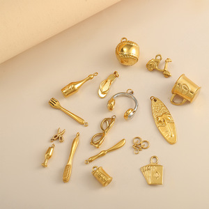 Charmes essentiels pour le quotidien |   Pendentifs de bijoux DIY en acier inoxydable plaqué or 18K PVD |   Imperméable, hypoallergénique et inaltérable - Product Image 3