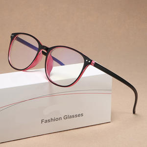 Vente en gros <span class=keywords><strong>de</strong></span> <span class=keywords><strong>lunettes</strong></span> <span class=keywords><strong>de</strong></span> lecture rétro unisexes à verres transparents anti-lumière bleue personnalisées <span class=keywords><strong>avec</strong></span> monture PC noire pour le <span class=keywords><strong>travail</strong></span> - Product Image 4