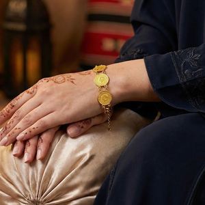 สร้อยข้อมือแบบคลิปหนีบกระดาษ ราคาแบบระดับมืออาชีพ ประดับด้วยเพชรคิวบิกเซอร์โคเนีย ของขวัญวันหยุดสำหรับผู้หญิง ขนาดพอดีได้กับทุกคน - Product Image 1