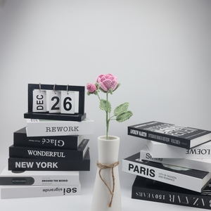 Bouquet de plantes artificielles en crochet tricoté avec tournesol, rose, marguerite, lys - Décoration de table intérieure/extérieure écologique et jetable - Product Image 3