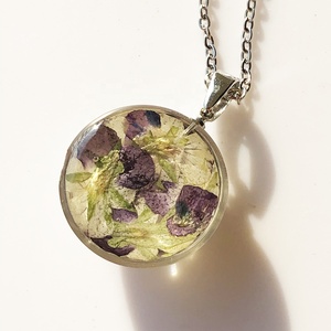Elegant <strong>Jewelry</strong> Natural Real Viola <strong>Pansy</strong> Pressed Flower Round Resin Pendant Stainless Steel Necklace Gift for Girlfriend
