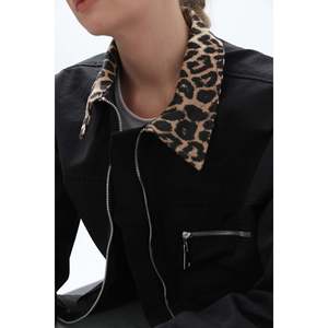 Veste utilitaire pour femme, col léopard noir, manches longues, tissée, pour l'automne - Product Image 1
